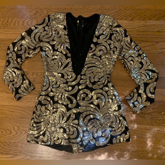 NWOT low v neck sequined romper size L - Picture 6 of 15